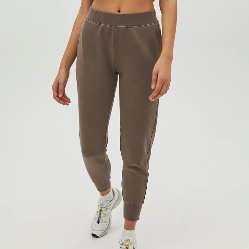 Aritzia TNA Heather Grey Sweatpants - Picture 3 of 9